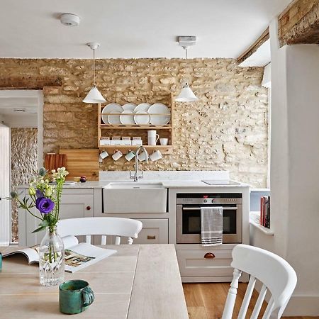 Artisan Cottage Чипенъм Екстериор снимка